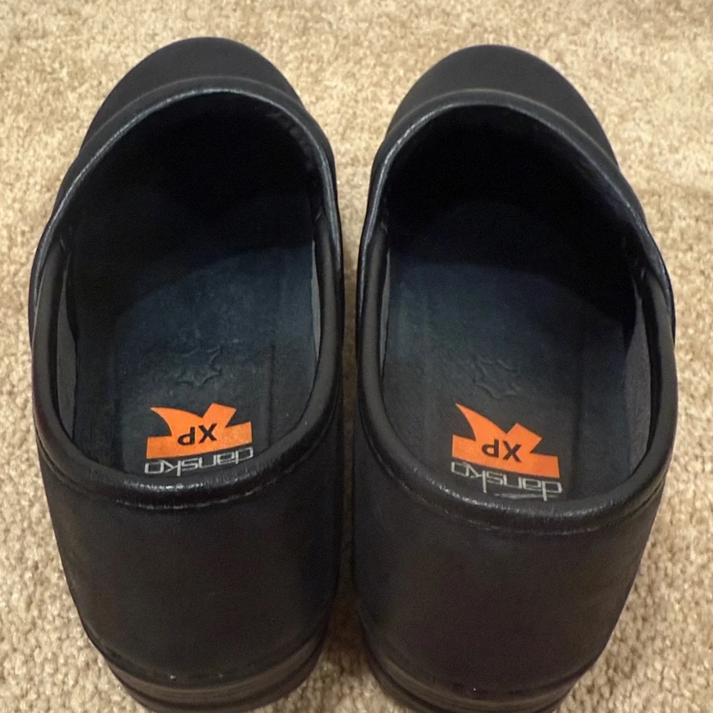 Dansko XP black leather clogs euro size 38 (U.S. size 7.5-8 equivalent) - Picture 5 of 6